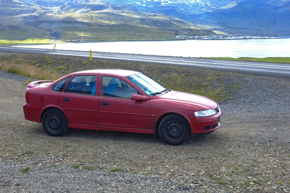 Tak tímhle korábem silnic jsem projezdila Island. :)